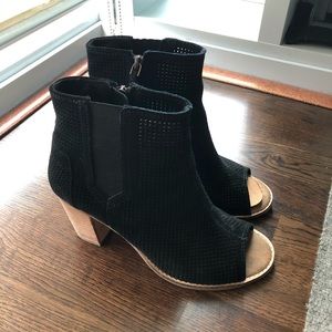 Toms open toe bootie perforated black